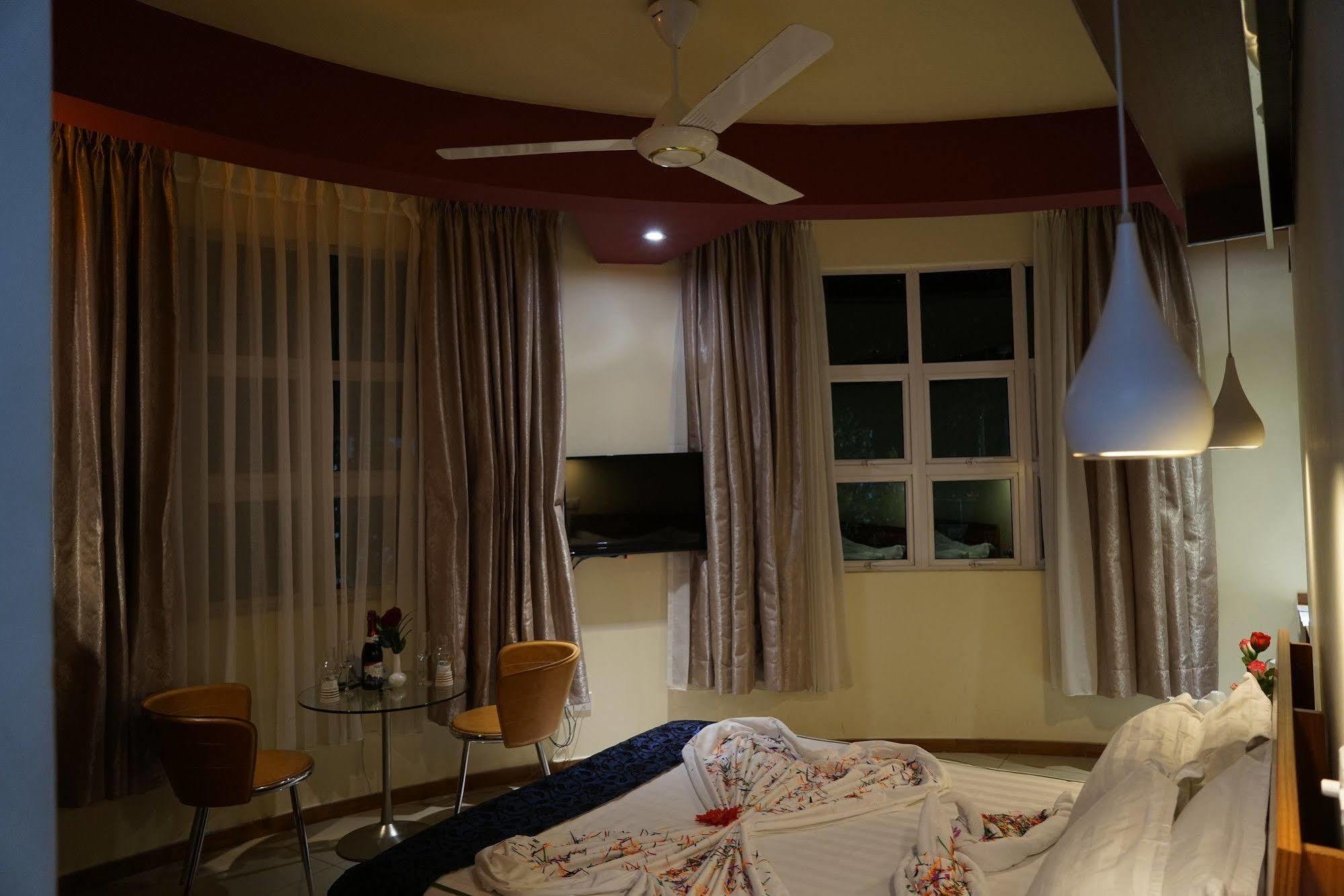 Surfview Raalhugandu Hotel Мале Екстериор снимка